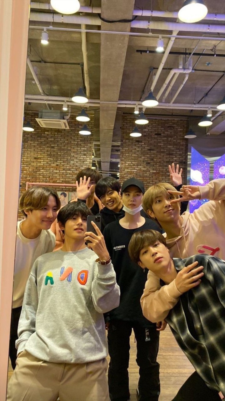 โรงเรียนบอทBTSกับblack pink 💜🥰🌷