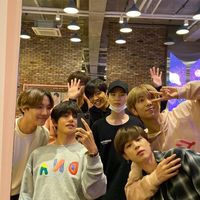 โรงเรียนบอทBTSกับblack pink 💜🥰🌷
