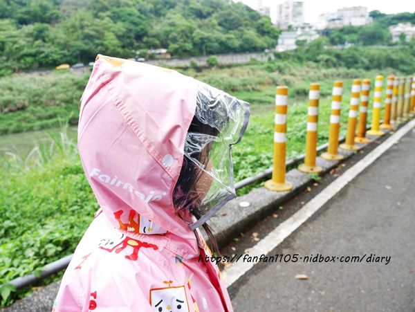 一件式雨衣推薦【FairRain 玩美雨天】超可愛親子雨衣️親子豆腐熊寶貝 #親子雨衣 #兒童輕雨衣 #書包雨衣 (9).JPG