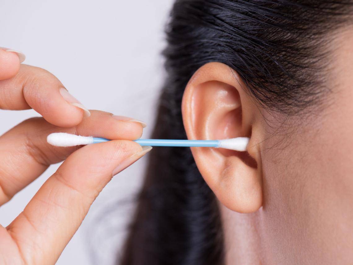 Tinnitus Risk from Earwax Picking: Expert Warns of Potential Eardrum Damage and Treatment Options