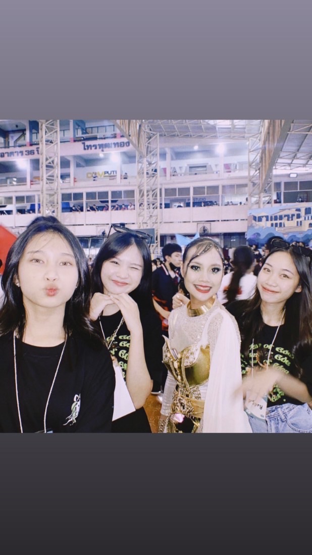 4สาวหลังห้อง