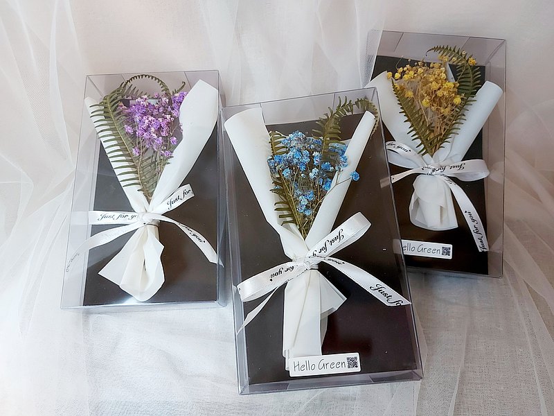 張張手工製作，每束乾燥花花束都是獨一無二的喔? 很久沒寫卡片了吧? 寫張卡片 送給真心喜歡的那個人?