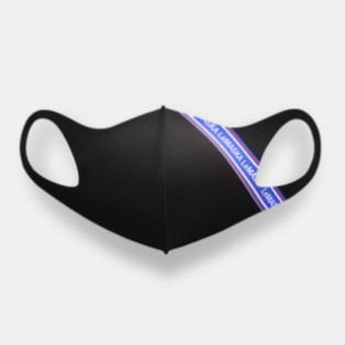 LEMASKA商品因常被韓國明星、偶像們穿戴而出名。經常能在韓劇、韓綜、演唱會上看到明星穿搭，口罩可水洗並重複使用，深受韓國人愛戴。 [6大功能] UV 防紫外線 抗菌 防臭 快乾 V型剪裁 [材質]