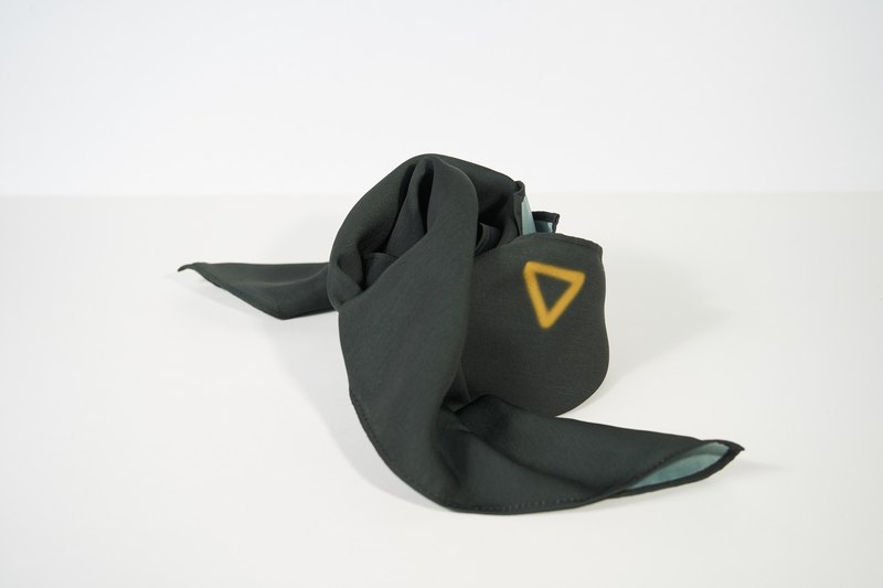 自己畫的插畫，並把它轉化成日常配件。