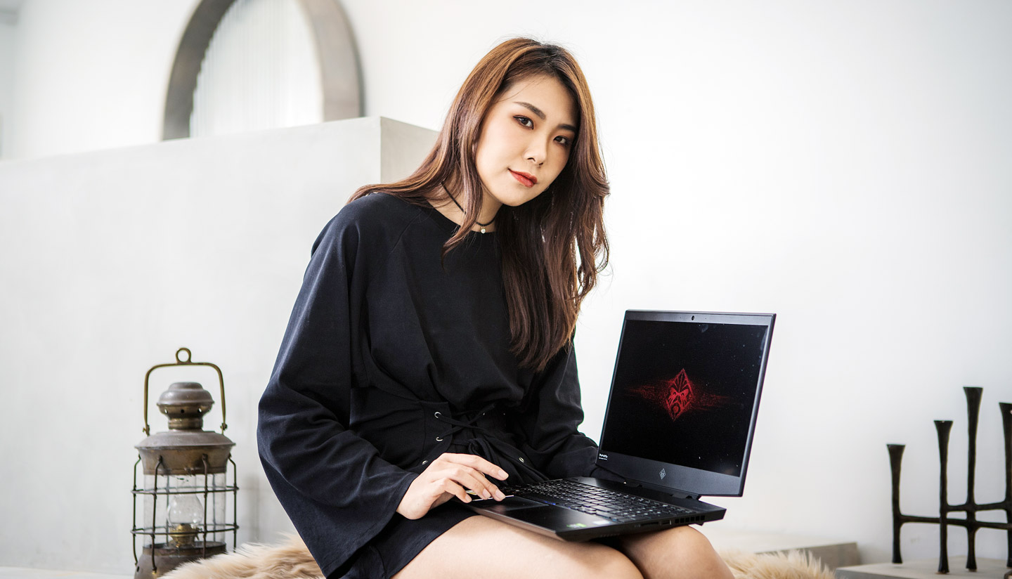 外觀質感獨樹一格的 HP OMEN 15，可說是電競筆電中最具精品質感的存在。