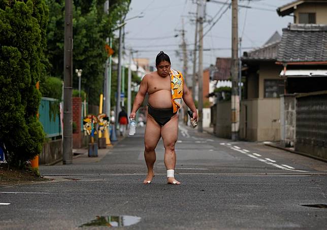 10 Potret Gaya Hidup Pesumo Jepang, Tidur Harus Pakai Masker Oksigen