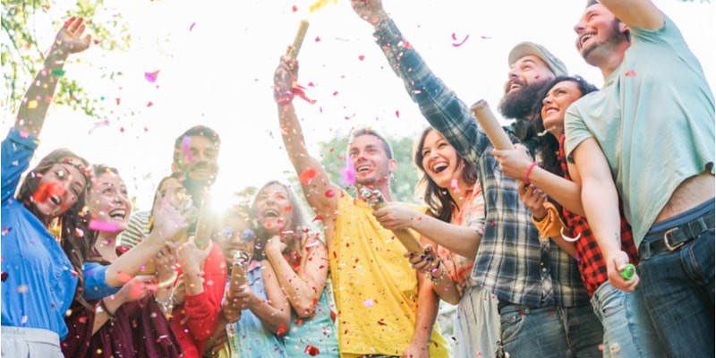 よく笑う人 にみられる特徴とは 好かれる人と嫌われる人の違いを解説 Oggi