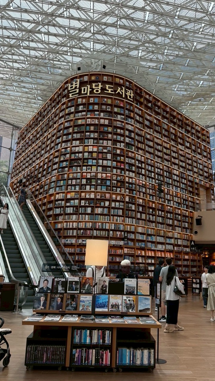 我會盯著你看書📖