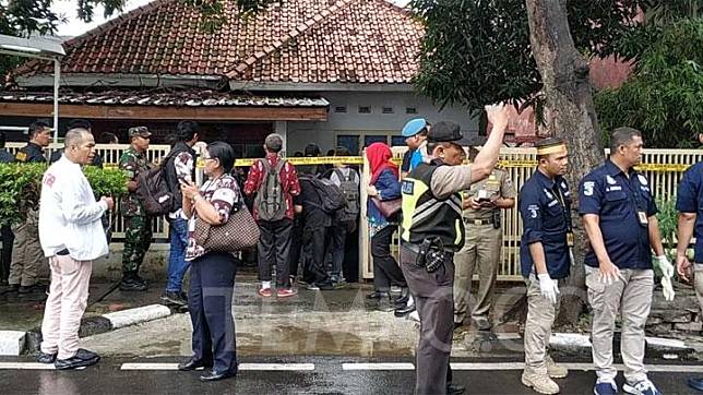 Suasana klinik aborsi ilegal yang sudah dipasangi garis polisi di kawasan Paseban, Senen, Jakarta Pusat, Jumat, 14 Februari 2020. ari catatan polisi klinik tersebut sudah melayani 903 orang. TEMPO/M Julnis Firmansyah