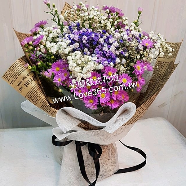 A-2情人畢業花束花色以當日最優出貨，花卉配件如缺貨由同等替代.我們有義務為您傳送最美的搭配.