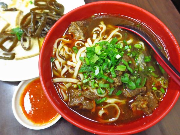 【台北美食】飄香牛肉麵-寧夏夜市裡的懷念牛肉麵