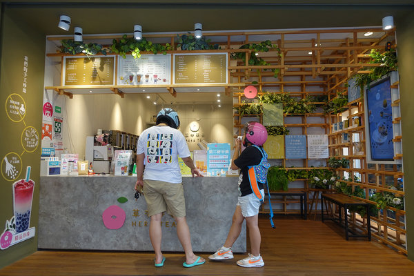 捷運三重國小站飲料店-草本茶集三重仁愛店，好喝又好拍的網美IG打卡手搖飲料店(含草本茶集三重菜單)