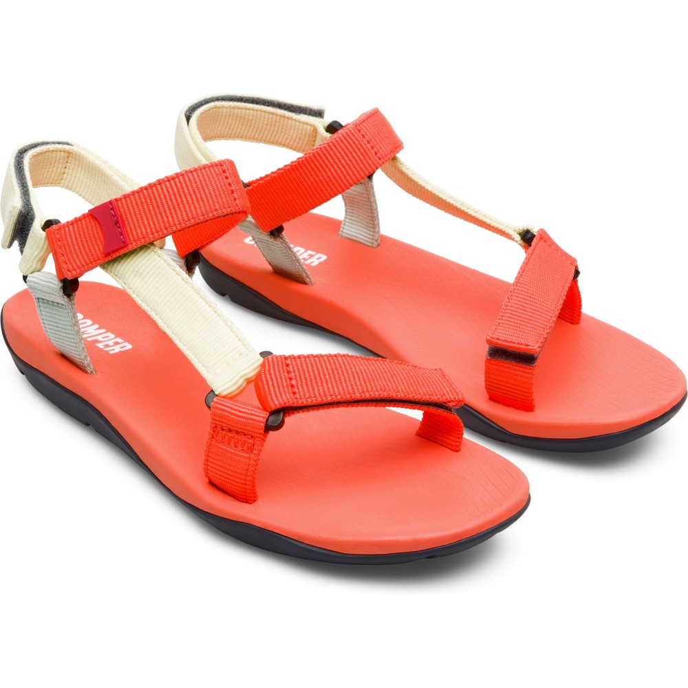 商品介紹 Camper Match 休閒涼鞋，配上今年夏天最主要的活珊瑚橘主色，絕對讓人驚艷 Match 的設計靈感來自航海的鞋屢，防潑水鞋身充滿夏季色彩，同時大底結構提供舒適的支撐。