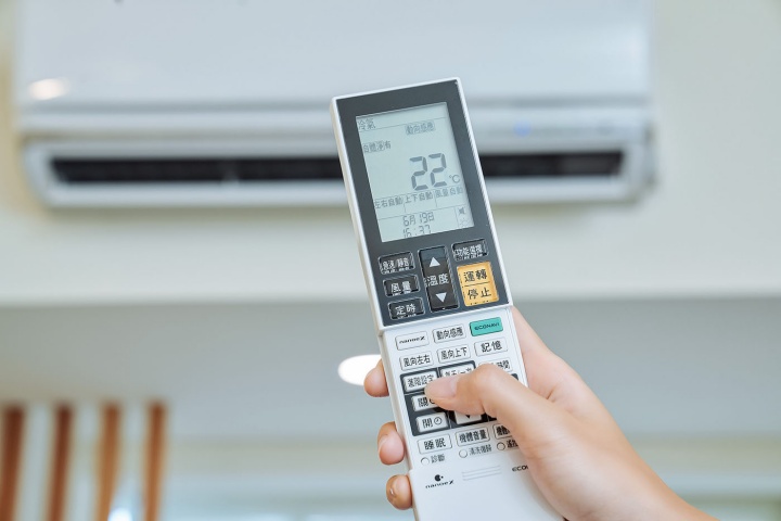 以這台 PX 旗艦機種來說，若要啟動自體淨功能，可透過點擊兩下遙控器上的「進階設定」按鈕，當畫面顯示自體淨時選擇有，最後按下確定即可。