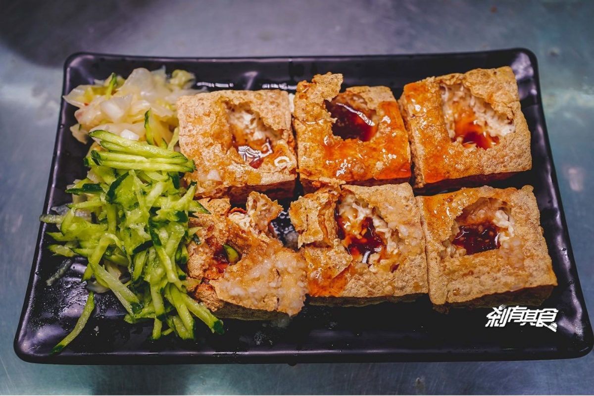 免費紅茶、熱湯無限喝！台中人激推６家臭豆腐：50年老店、爆量泡菜堆成山