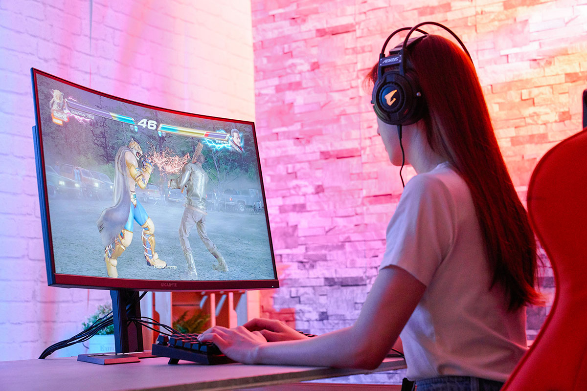 GIGA G32QC 165Hz 極速HDR 電競螢曲面幕，1ms 超快反應，OSD Sidekick 強大操控力