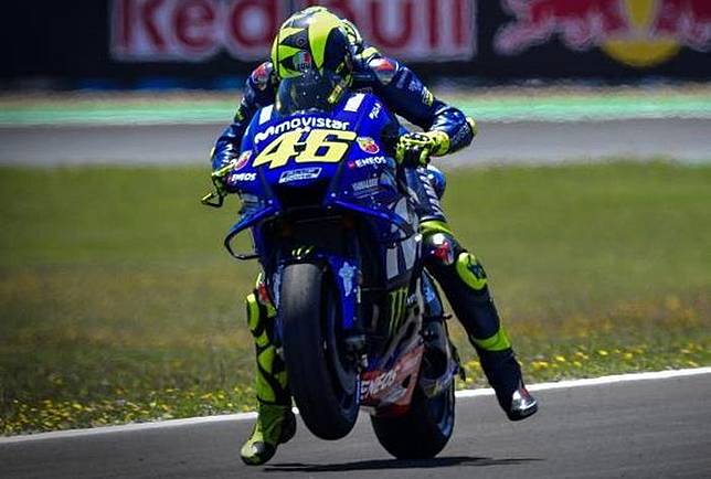 Valentino Rossi masih merasa performa YZR-M1 nggak konsisten