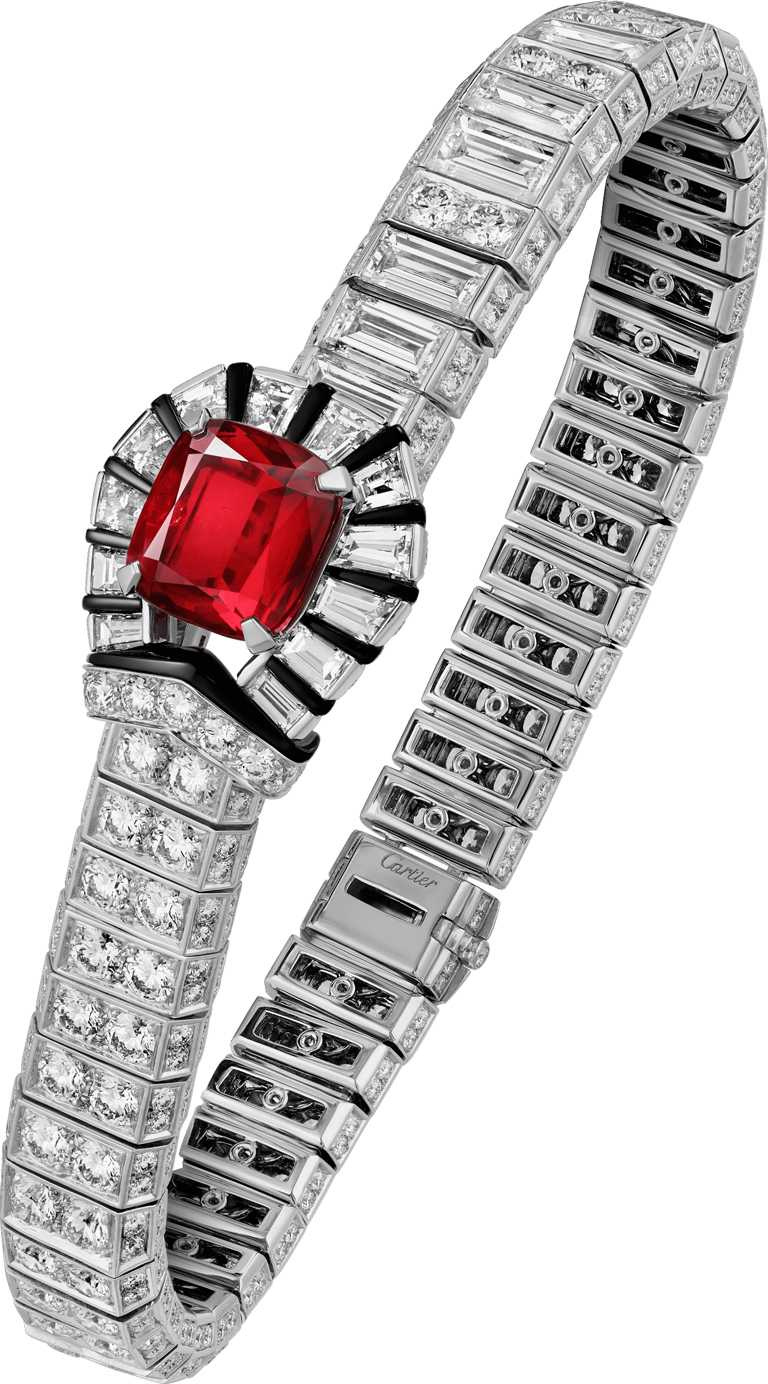 Cartier「RED BOUCLE」系列，紅色搭扣紅寶石手環╱23,100,000元。（圖╱Cartier提供）