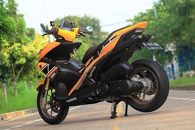  Modifikasi  Aerox 155 Pakai Pelek Ring 17 Nelpon t