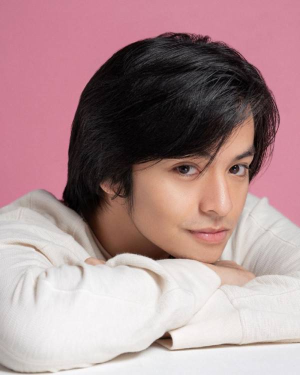 10 Gaya Photoshoot Angga Yunanda Dengan Pose Close Up Auranya Beda Khaohot Pro