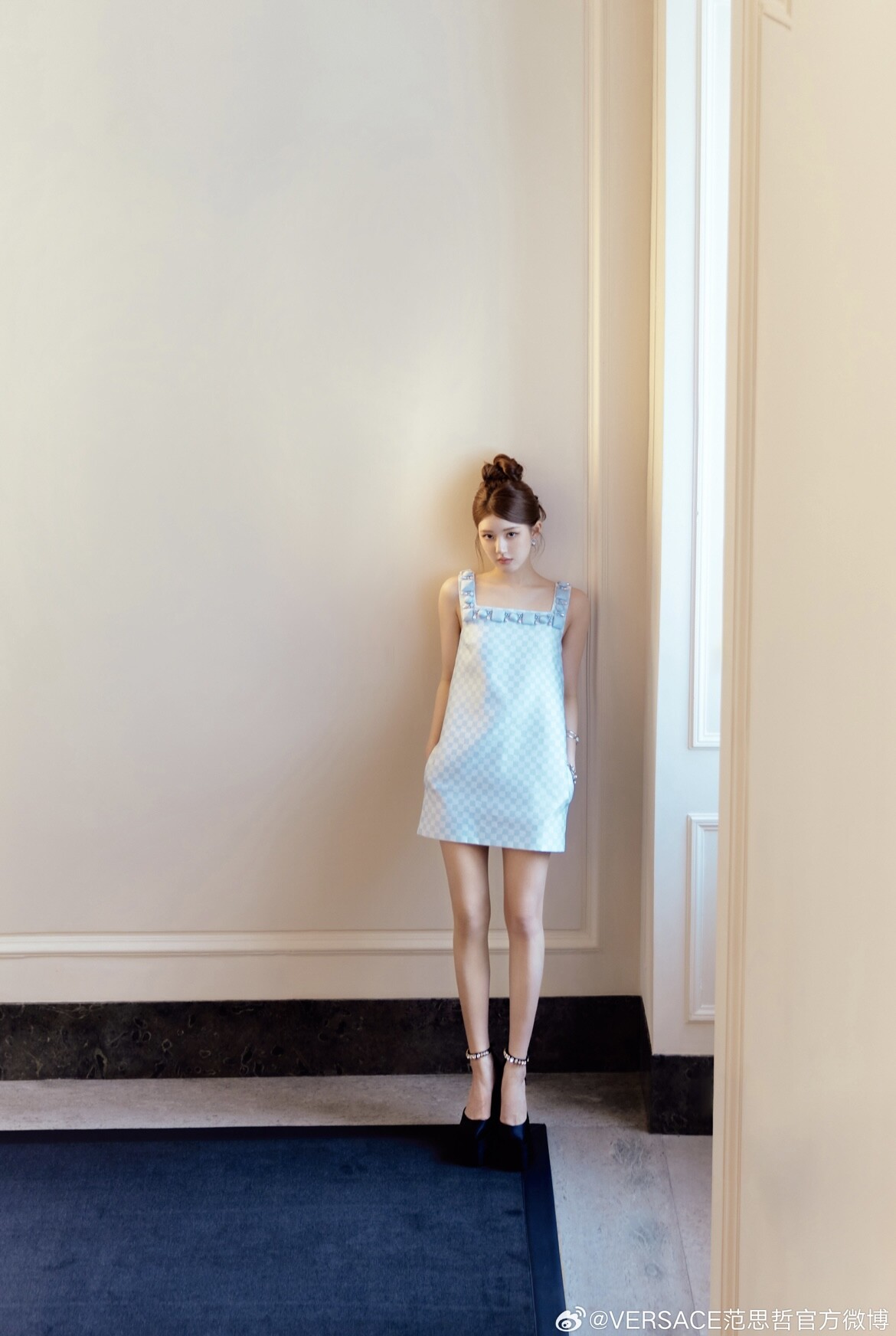 米蘭時裝週上的大陸女星：趙露思Versace展現雙重魅力、張柏芝現身Tomford美翻全網！