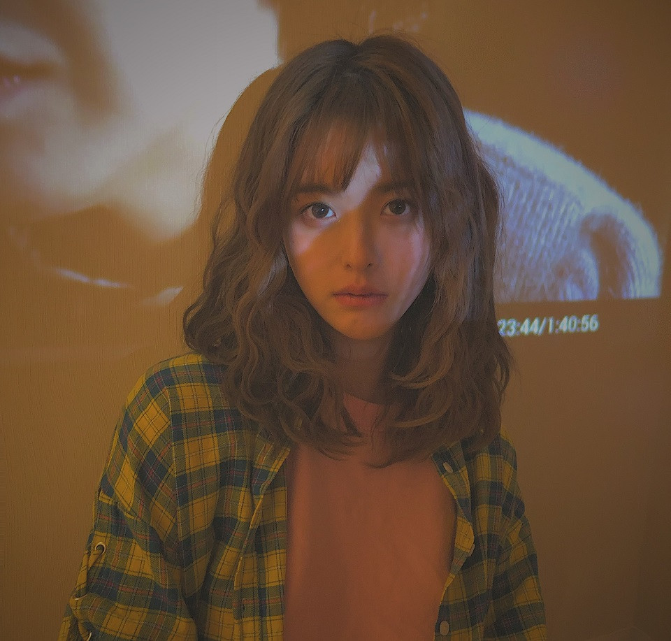 《以家人之名》女演員私服3：宋芳園 飾演 秦美央(小橙子)