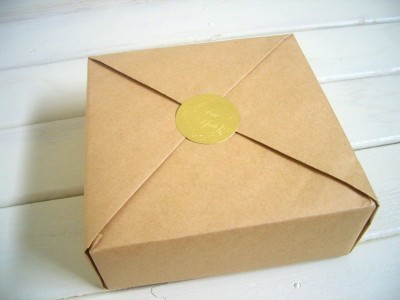 正方形の箱のラッピングのコツ