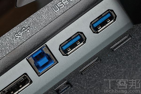 AORUS AD27QD－ 世界首款戰術型電競螢幕