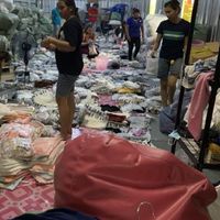 โกดังเสื้อผ้าหลักสิบ(ขายส่งทุกอย่าง)