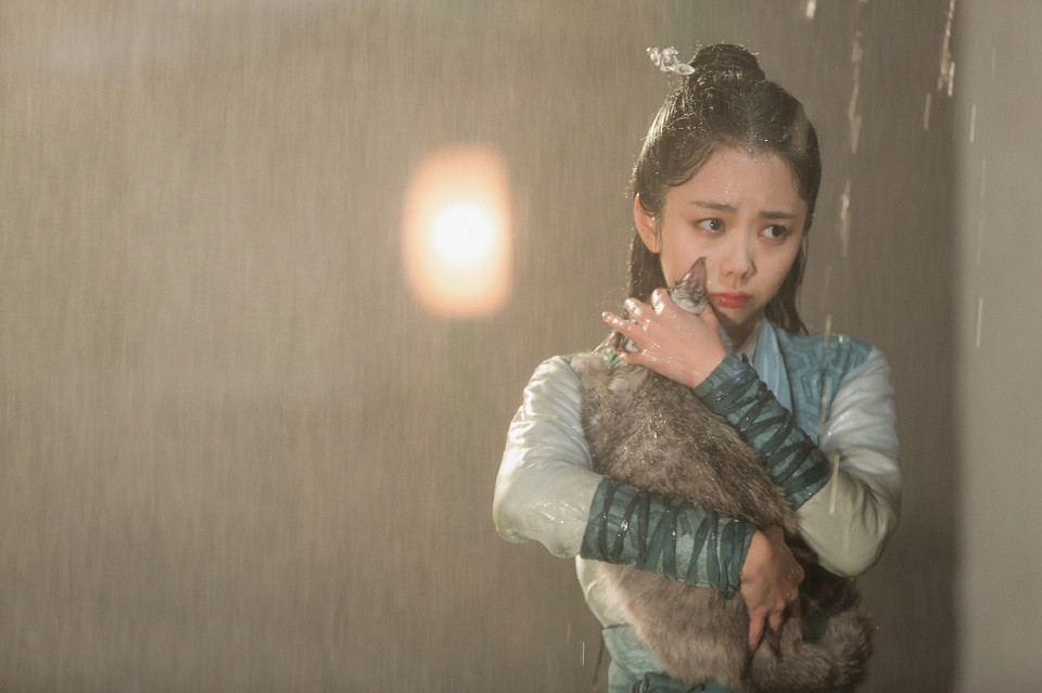 《以家人之名》演員古裝vs時裝：譚松韻(李尖尖)《錦衣之下》