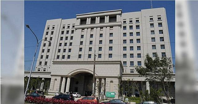 扯！砸270萬買保險「保單是假的」　女業務收錢自己花