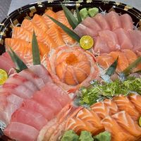 市場前 生魚片 壽司