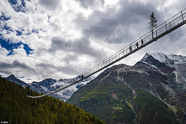 10 Potret Europabruecke, Jembatan Gantung Terpanjang di Atas Jurang