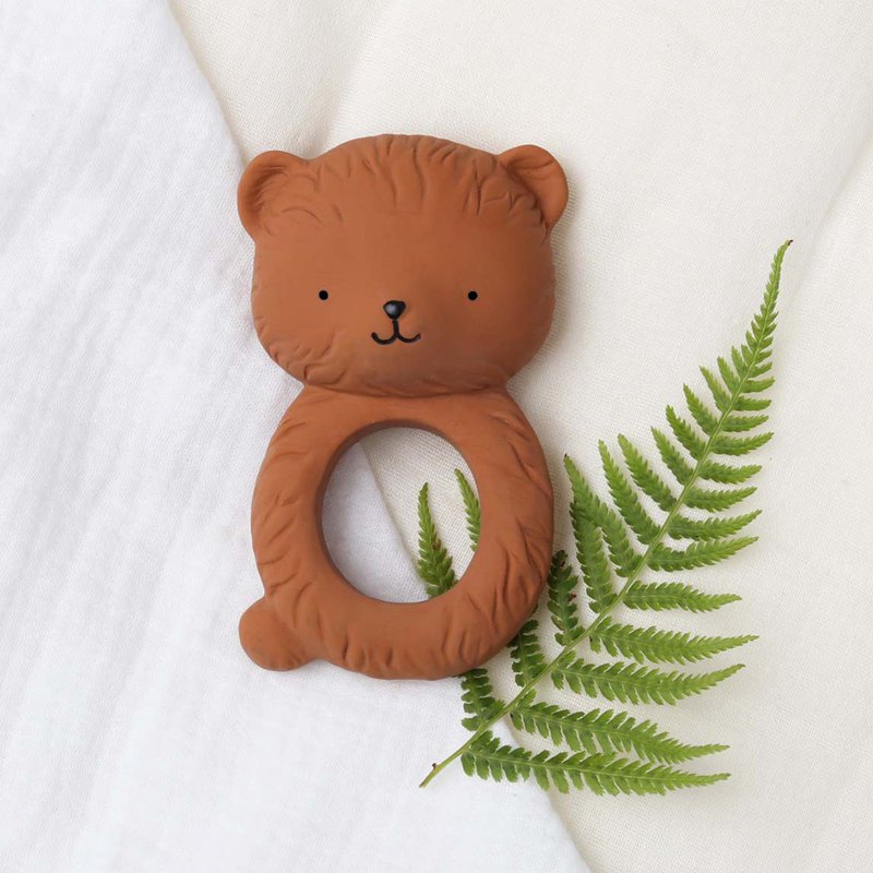 100％天然橡膠成分，無孔洞固齒器玩具，水無法滲入產品內部，不會造成細菌滋生或發霉的狀況。