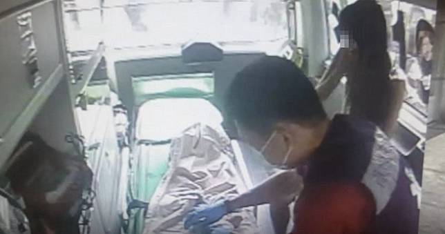 2歲男童壓死2月大女嬰　緊急送醫仍無生命跡象