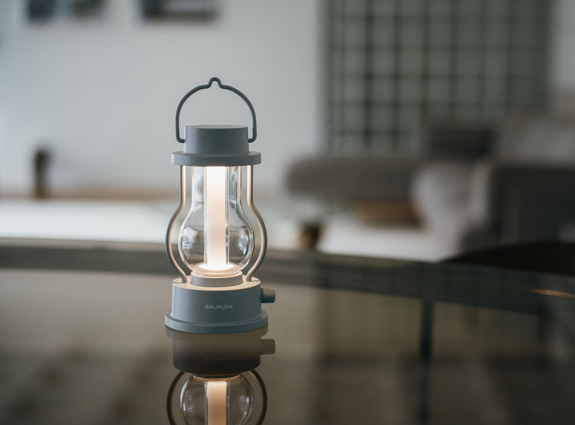 バルミューダ ランタン グレー(オンライン限定色) バルミューダのLED