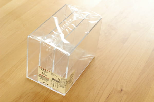 教科書は「アクリル仕切りスタンド」で