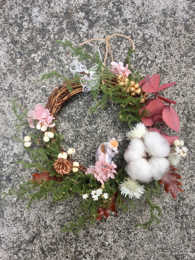 【 純 · 手作】 乾燥花圈｜小鹿奶油 商店門口☕️、家裡佈置?、開幕、喬遷、商店裝飾☕️、✨送禮自用都可以✨ 闆娘特別加入雙色貓來裝飾花圈（這可是找了好久）， 貓奴們請小心服用?