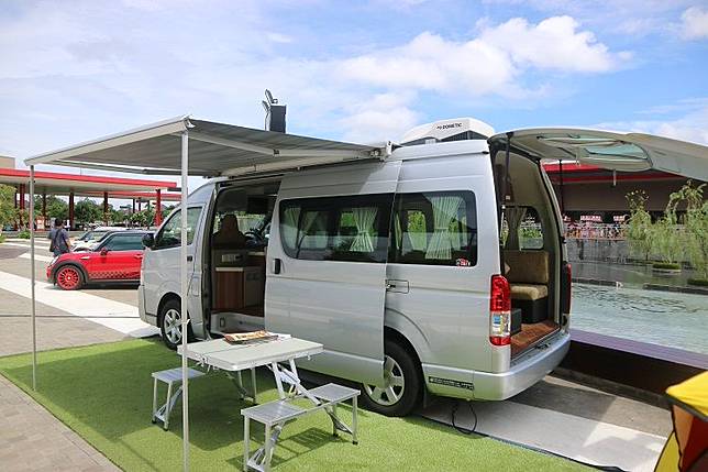 Segini Biaya Modifikasi Toyota Hiace Jadi Rumah Berjalan Bisa Beli Mobil Gridoto Line Today