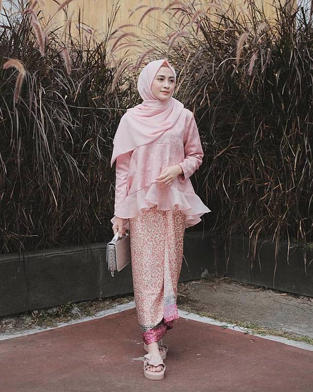 10 Inspirasi Fashion Kondangan  ala Selebgram Hijab  yang 