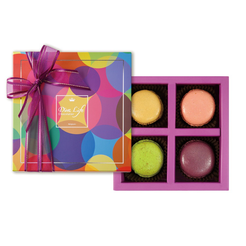 Diva Life 最新的比利時馬卡龍系列突破傳統甜食的印象， 將高檔鵝肝入餡，絕對帶給您舌尖上的驚艷! 【Diva Life】馬卡龍純禮盒(4入) 內容物/規格: 如圖所示 保存期限: 如圖所示 成