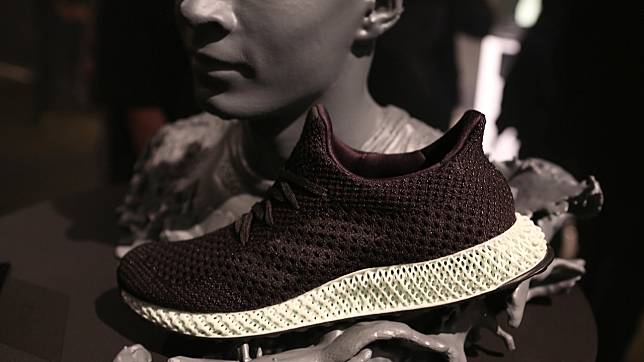 Adidas Siap Produksi Massal Sepatu Hasil Cetak 3D