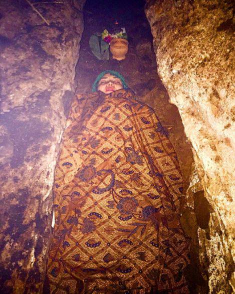 5 Seleb Ini Pernah Lakukan Ritual Berbau Mistis, untuk Apa Ya?