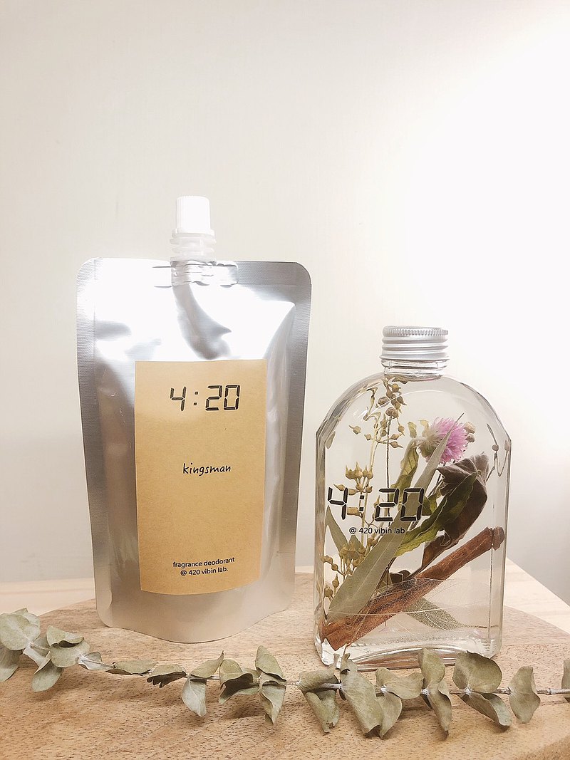 我們希望設計出簡約有質感友善環境且安全的香氛產品， 所選用的配方材料皆為對人體及環境無害的成分， 100% 純天然大豆蠟搭配澳洲認證植萃精油，富含大自然獨特香氣搭配 簡約瓶身與天然乾燥花卉，完美結合成