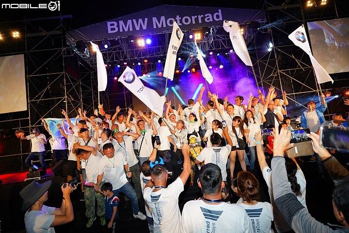 李佳薇現場演唱 R 75 二戰古董車來台 Bmw Motorrad Days 19 重機大會師 Mobile01 Line Today