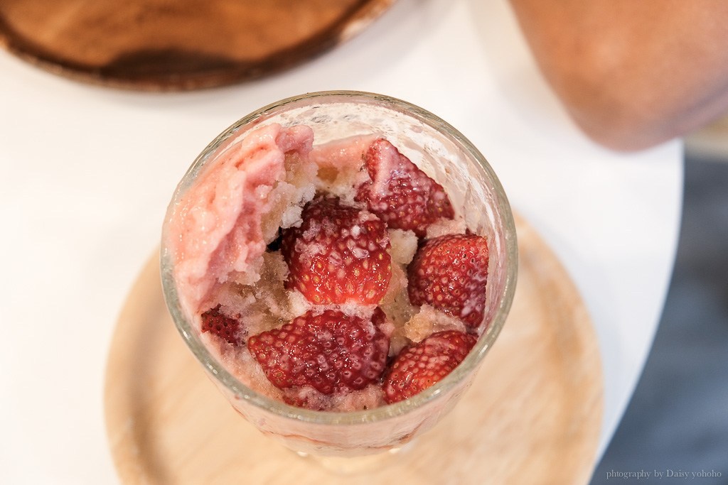 美雪冰菓舖, 虎尾寮美食, 台南東區冰店, 台南草莓冰, 日式文青風冰店, 冬季限定草莓冰, 四果冰, 網美系冰品