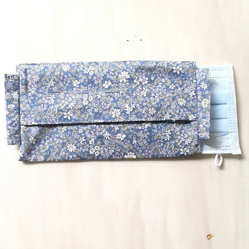 三用口罩套 //一般口罩//濾層式口罩//口罩套 -增加側邊設計 讓配戴更服貼!!!! -疫情過後 也可當一般口罩配戴 主要也是增加口罩的使用壽命 一樣也是建議每日更換做清洗!!!