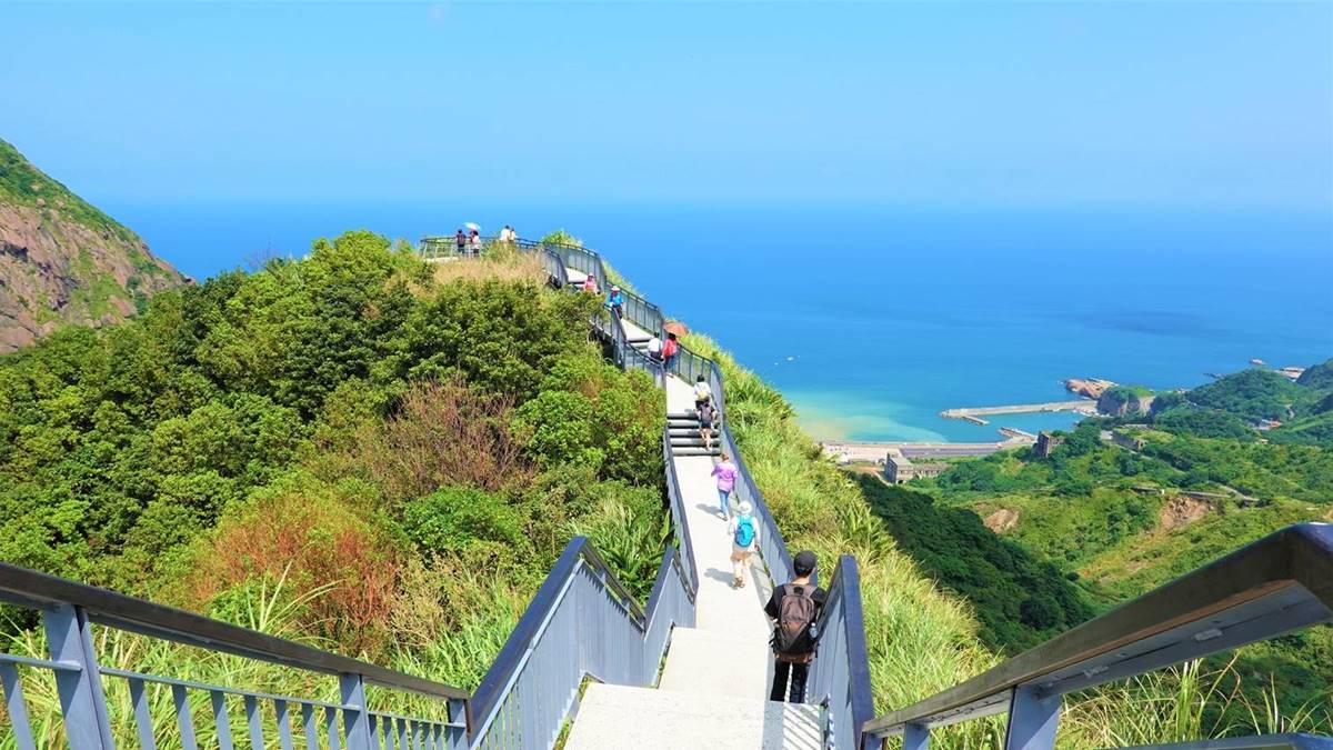 最快５分鐘輕鬆攻頂！新北９條懶人步道：台版「奧入瀨溪流」、絕美陰陽海