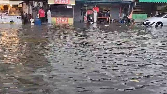 静岡県内で局地的に激しい雨 冠水被害が発生 ウェザーニュース
