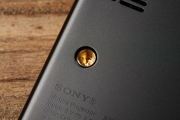 口袋裡的電影院！Sony MP-CD1 微型投影機第一手試用報告